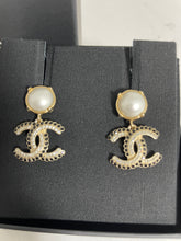 Load image into Gallery viewer, Chanel 22B CC Black/White Crystal Gold Tone Pearl Drop Earrings
