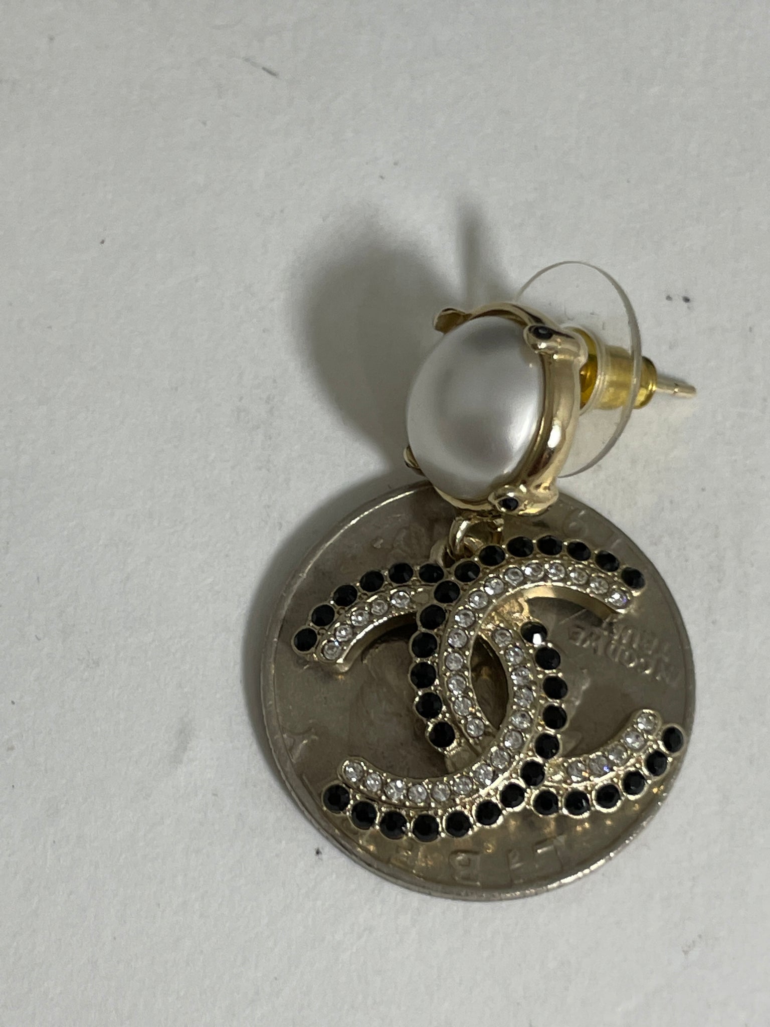 Chanel 22B CC Black/White Crystal Gold Tone Pearl Drop Earrings