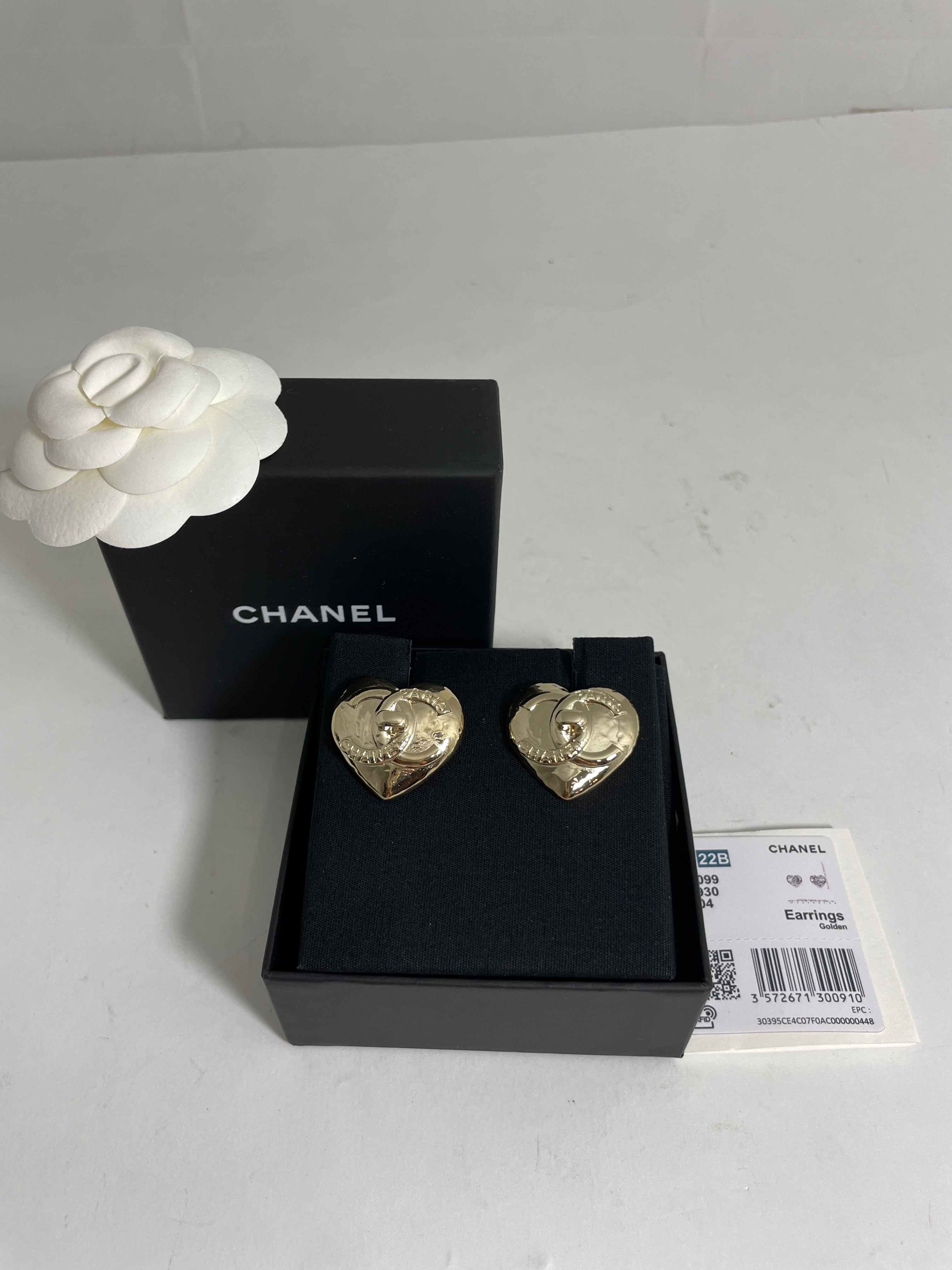 Chanel Big CC Heart Stud Earrings – The Millionaires Closet