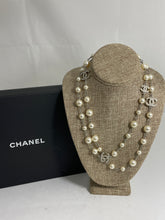 Load image into Gallery viewer, Chanel CC Pearl 5 CC Silver Classic Necklace

