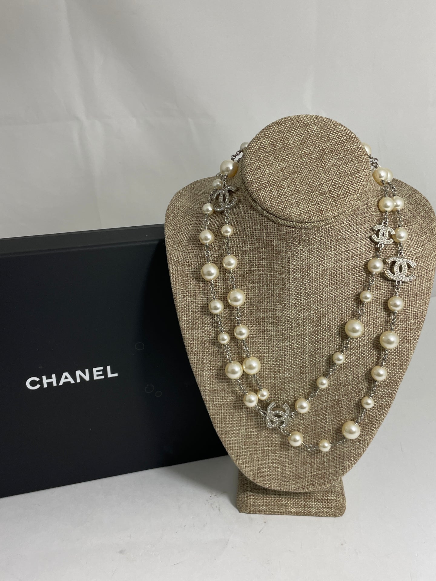 Chanel CC Pearl 5 CC Silver Classic Necklace