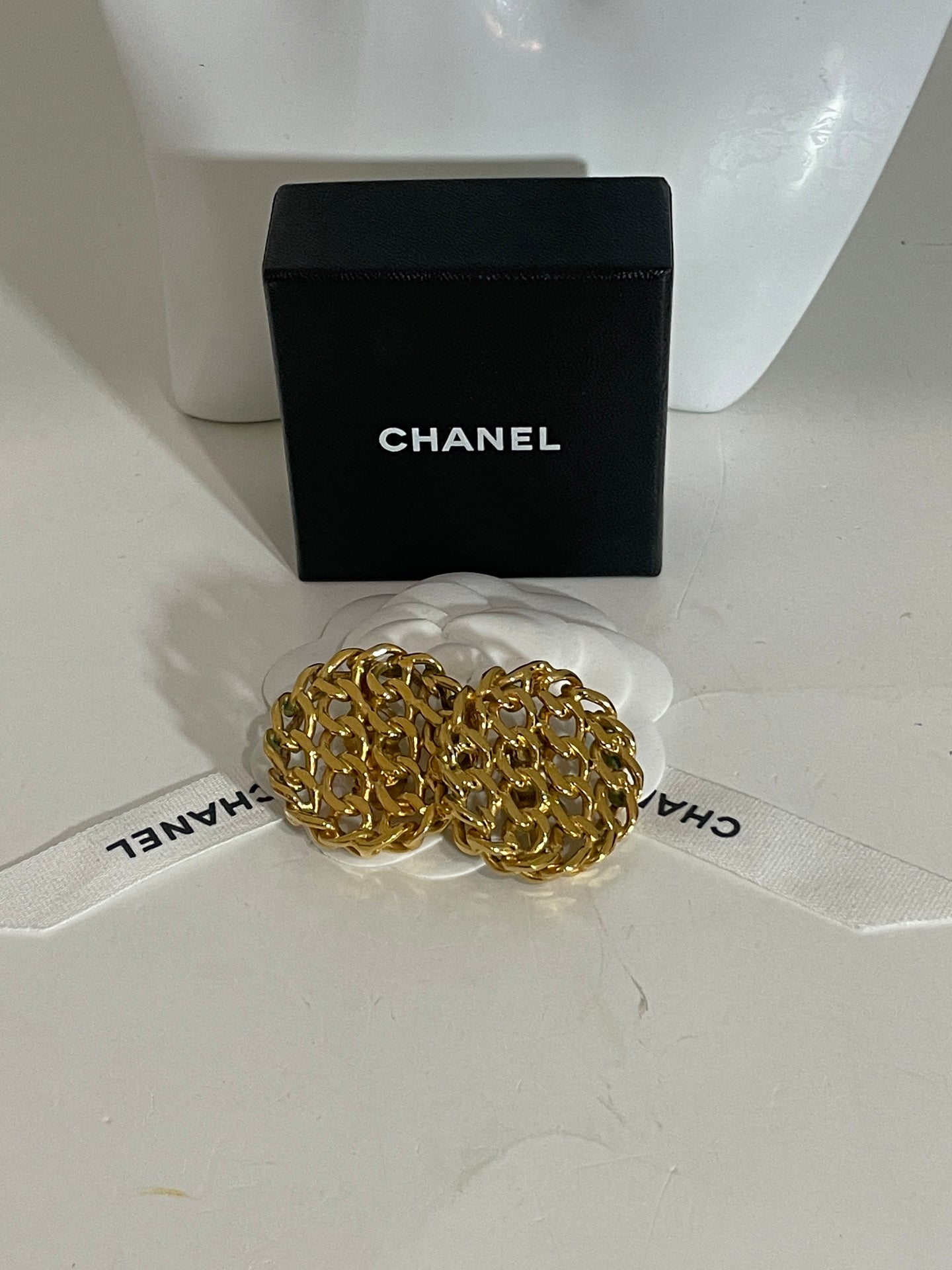 Chanel Vintage Gold Chain Clip Earring