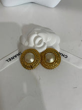 Load image into Gallery viewer, Chanel Vintage Round Chain Clip On Earrings With Pearl Center
