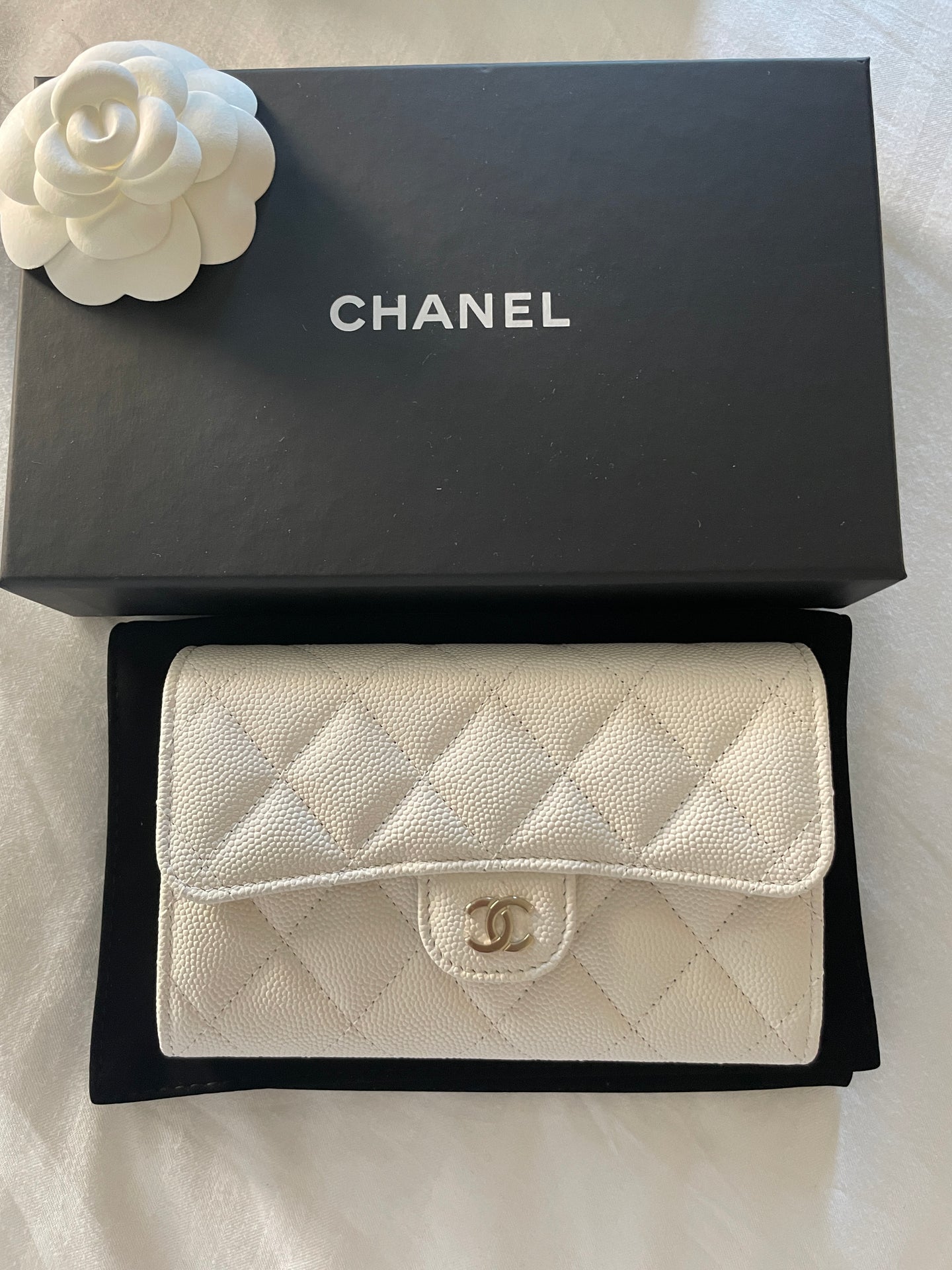 Chanel White  Caviar Medium Folding Wallet
