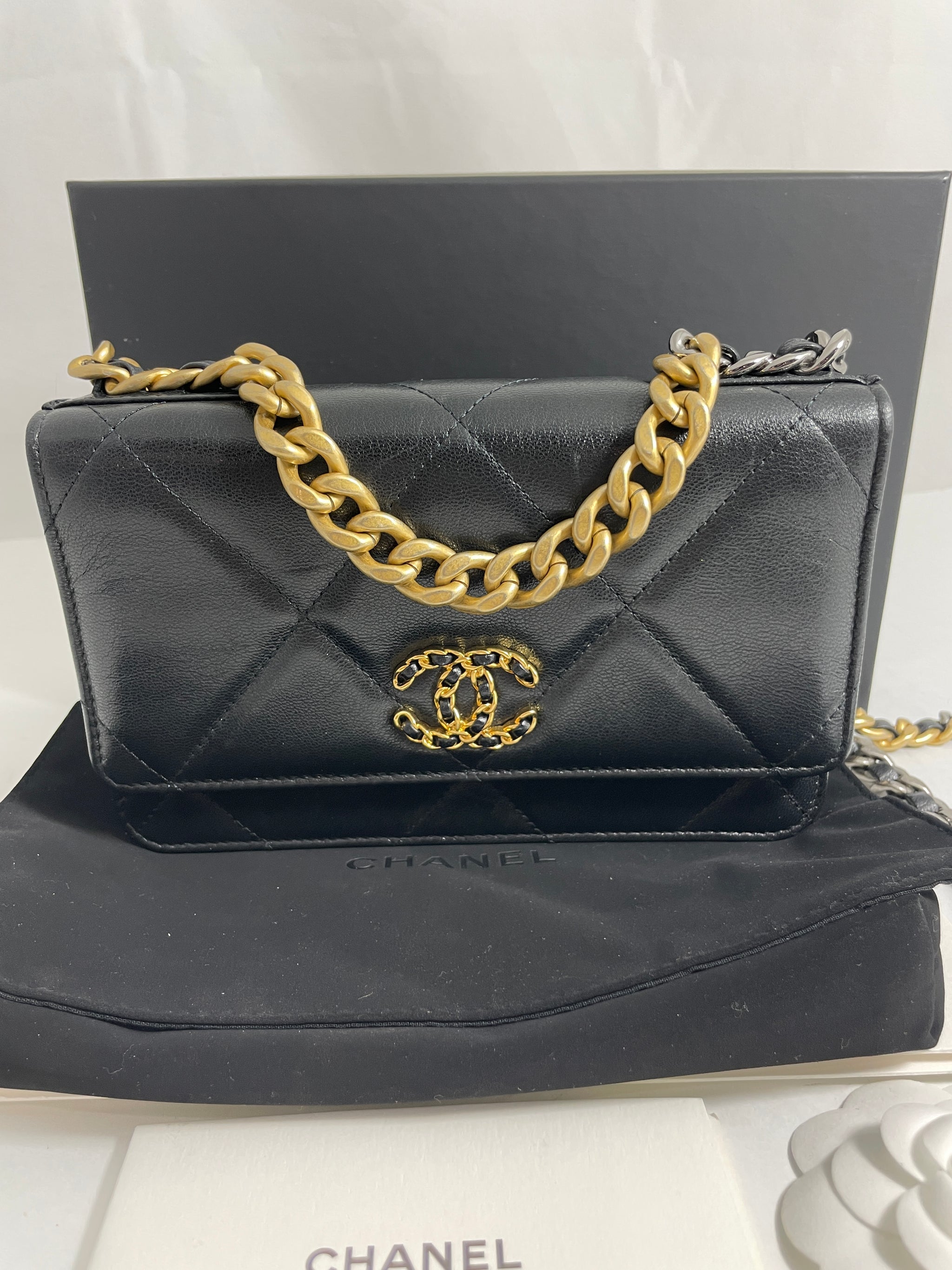 CHANEL■19 WOC トート クロスバッグ CHANEL19 CC WOC Quilted Leather Wallet On Chain Crossbody