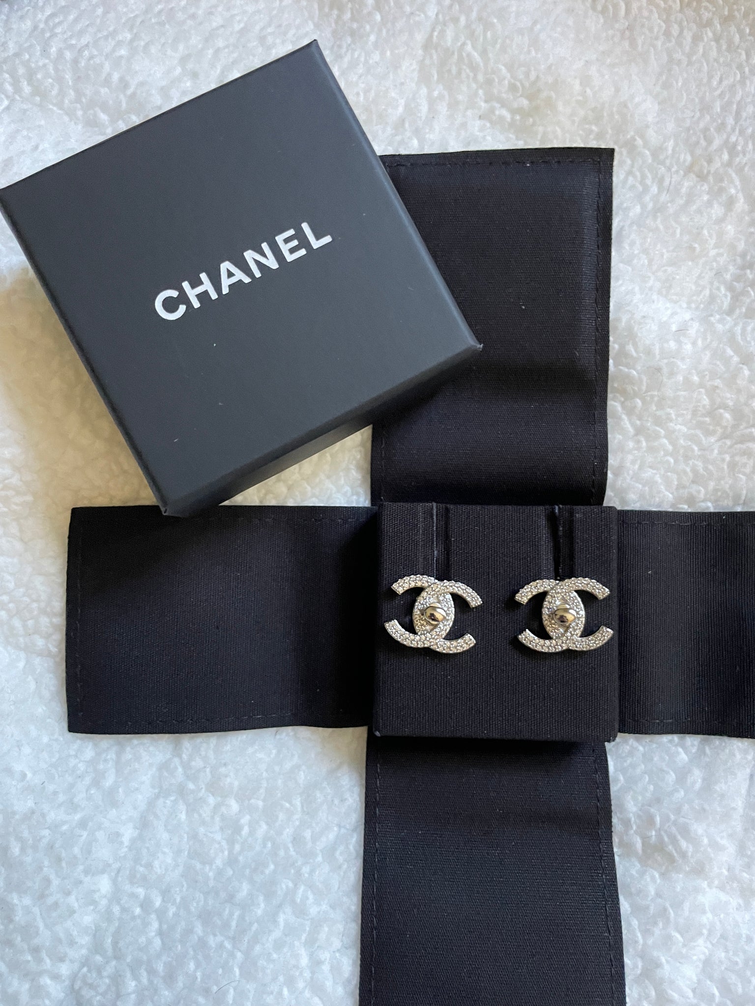 Chanel 22 CC Silver tone Crystal Turnlock Stud Earrings – The Millionaires  Closet