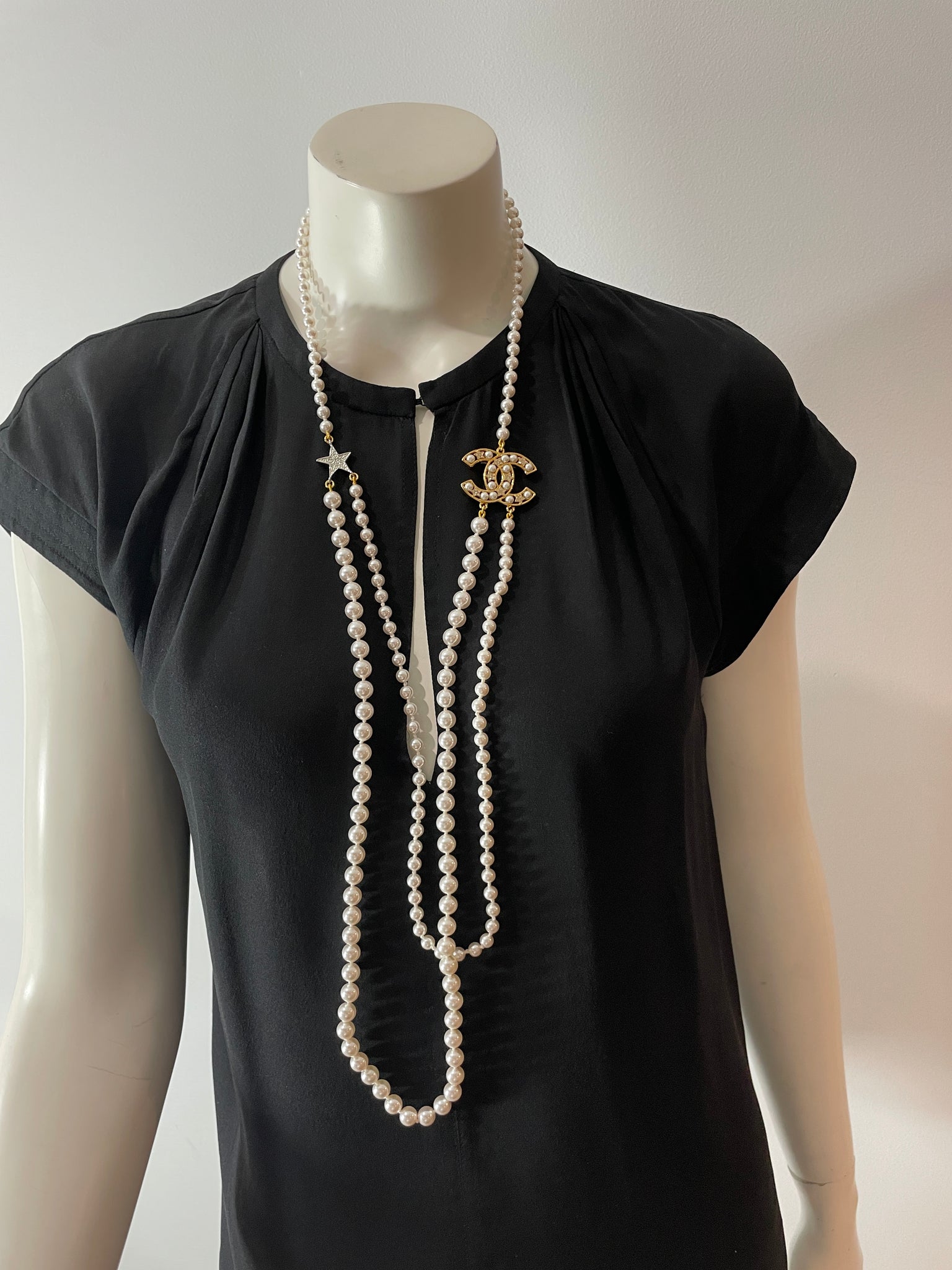 Chanel 20A Pearl Double Strand CC/Star Crystal Inlay Necklace