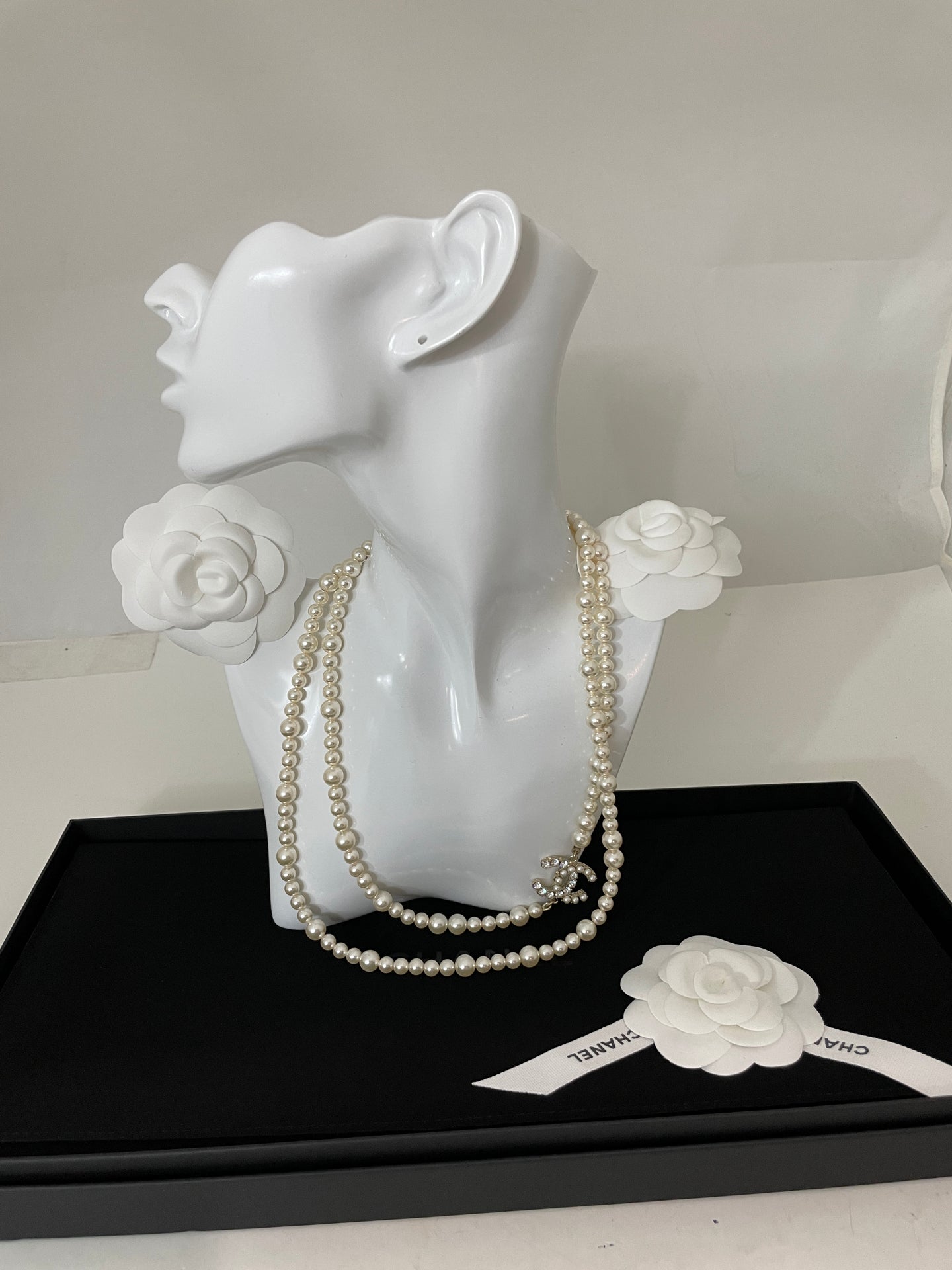 Chanel 20B NWB pearl strand CC pearl/crystal inlay necklace