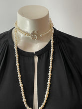 Load image into Gallery viewer, Chanel Pearl Strand CC Crystal/Pearl Inlay Necklace

