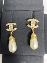 Load image into Gallery viewer, Chanel 22A CC Crystal Gold Tone Oval Pearl Drop Earrings
