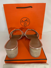 Load image into Gallery viewer, Hermes Rose Gold Oasis Sandals
