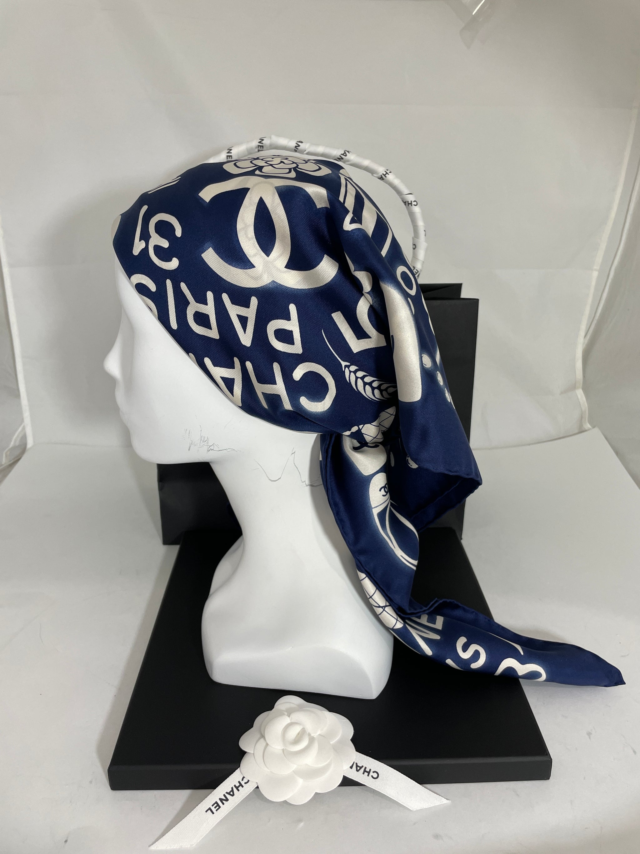 CHANEL ネイビー ストライプ スカーフ84×84 CHANEL Logo Scarf Blue×White Vintage hxte7s – VintageShop solo