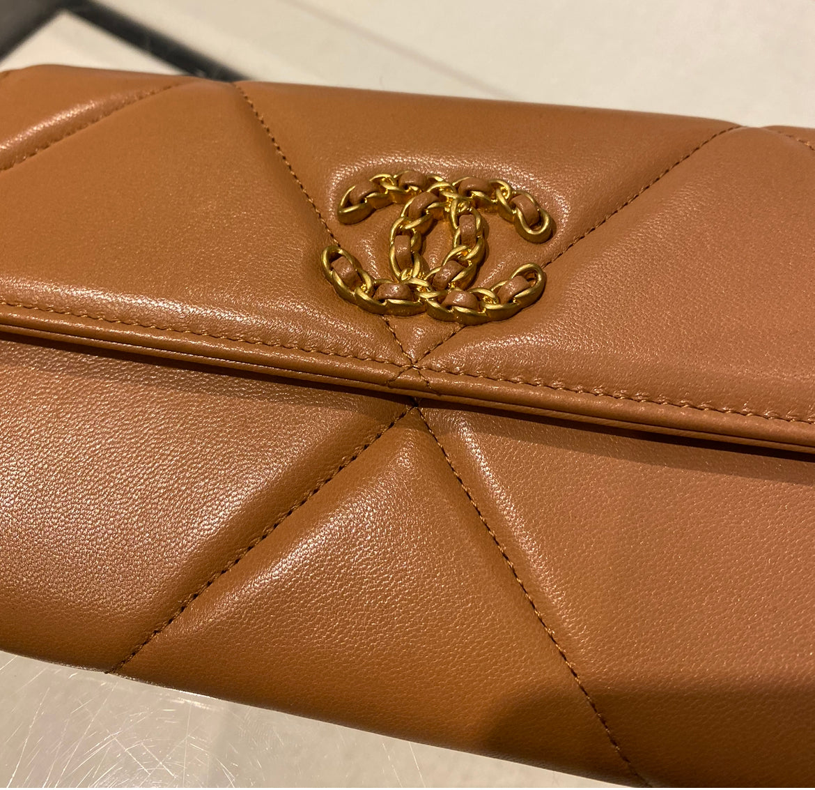 Chanel 21k Flap 19 Caramel Wallet – The Millionaires Closet