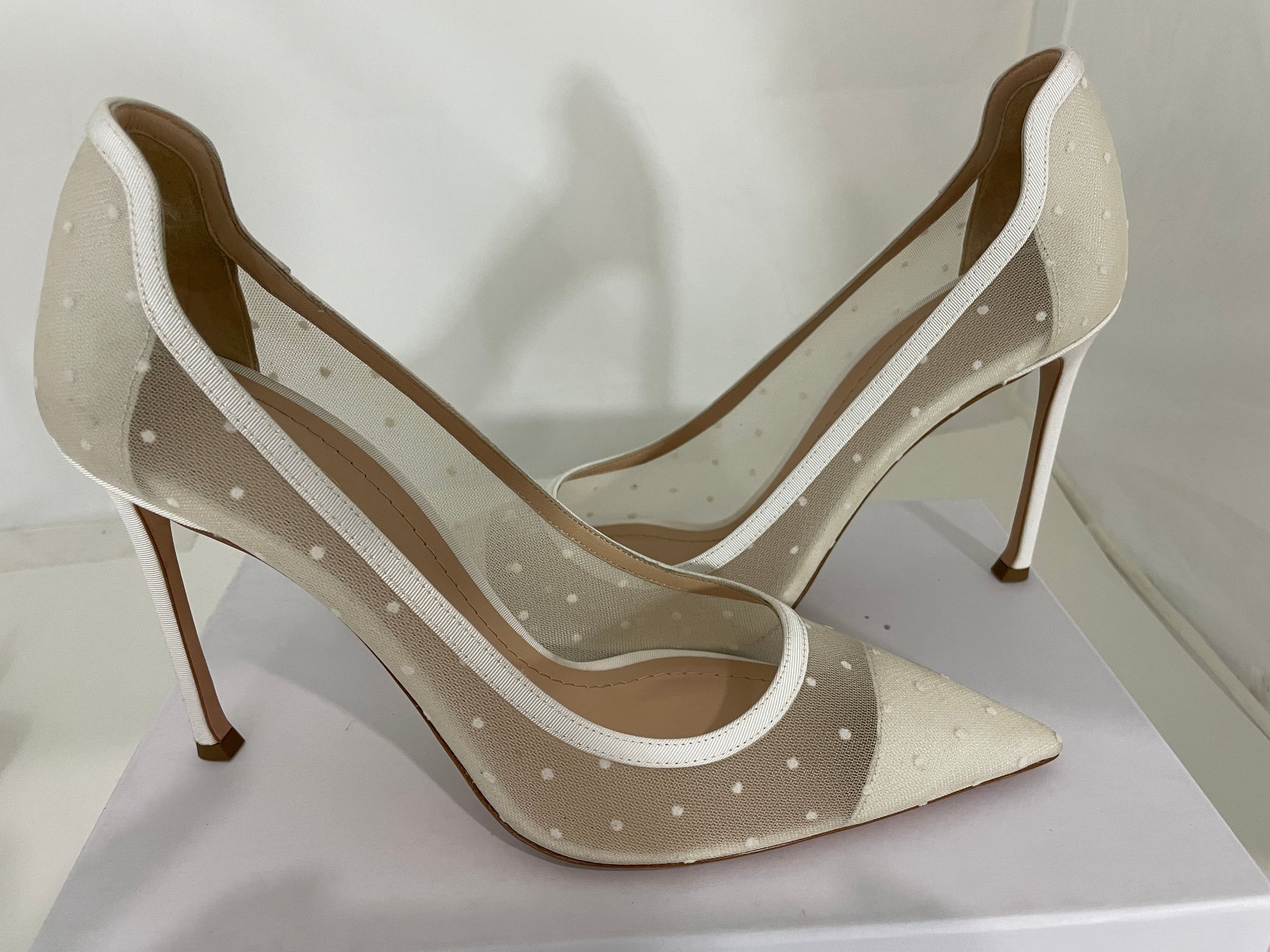 DIOR D-Moi White Plumetis Tulle Pumps – The Millionaires Closet